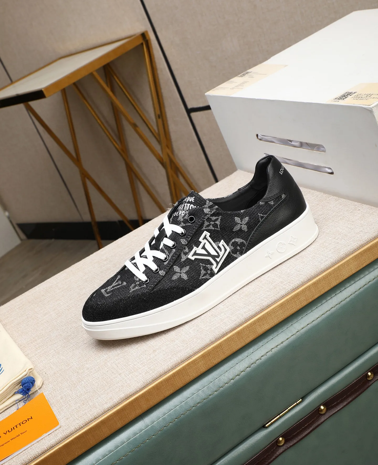 Men's shoes 💰440 📛📛【LOUIS VUITTON】Louis Vuitton’s 2025 official website synchronized new products👟Milan fashion catwalk style🇰🇾🇰🇾LV family logo, big coffee style, a must-have for fashionistas⚠️First layer calfskin➕Genuine leather lining➕Official website original version special outsole👞Number 38-44